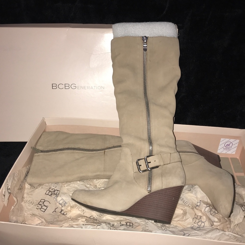 Boots bcbg taupe size 9